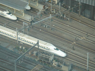 Illustration for article titled Japan's Type N700 Bullet Train Almost Half as Fast as an Airplane